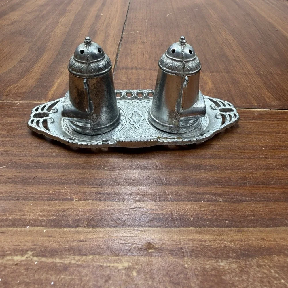 Vintage Washington DC Metal Coffee Pot Salt and Pepper Shakers Set with Tray